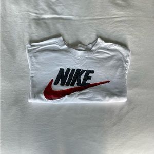 White Nike short-sleeved tee